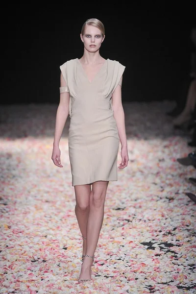 Look 4